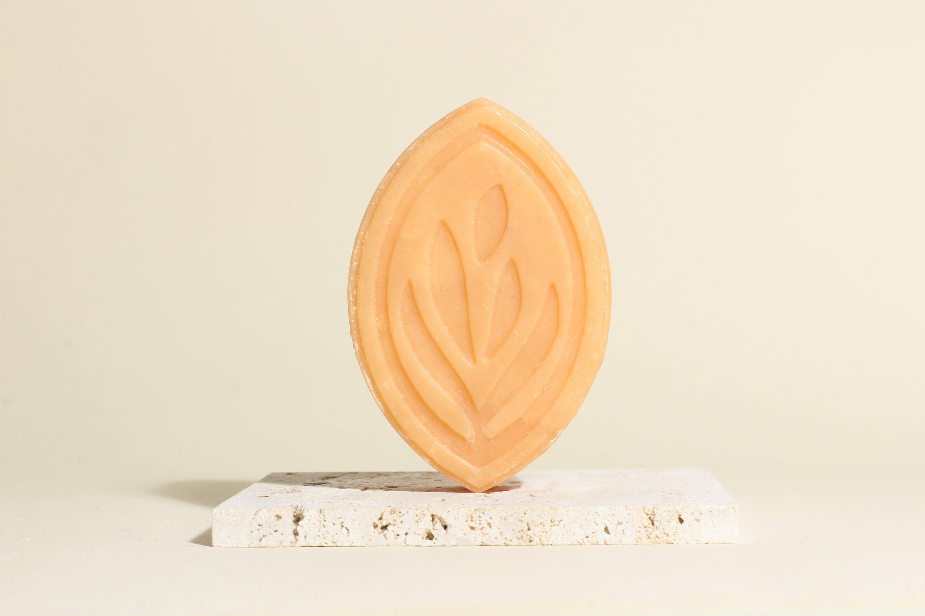 Gentle formula shampoo for flaky scalp, Best shampoo to calm itchy scalp, Shampoo with pili oil for hair repair, Shampoo that restores scalp balance, Long lasting shampoo bar for hydrated hair