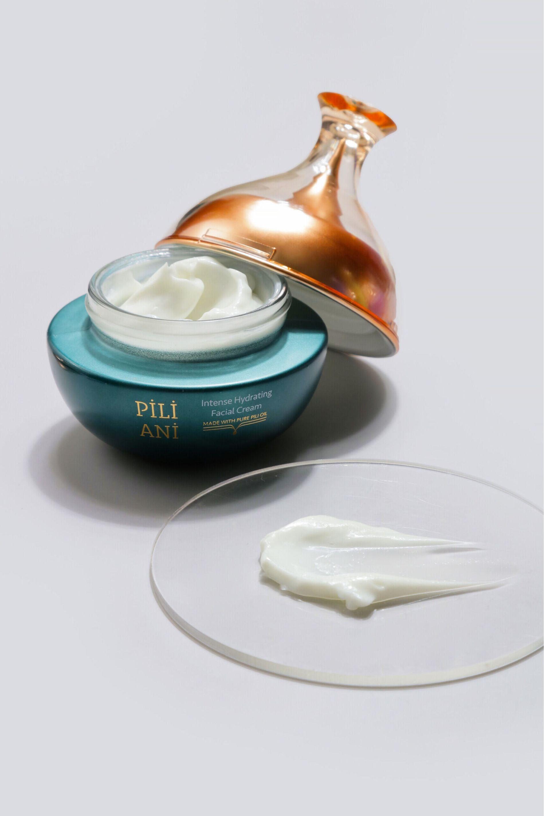 Intense hydration cream that doesn’t feel heavy, Rich yet non-greasy facial moisturizer, Fast-absorbing intense hydrating cream, Hydrating cream for dull, tired skin, Best moisturizer for tight and dry skin, Daily face cream that locks in moisture, Hydrating moisturizer for long-haul flights, Deep moisture face cream with natural ingredients, Skincare cream for 24-hour hydration, Intensive hydration solution for skin barrier repair