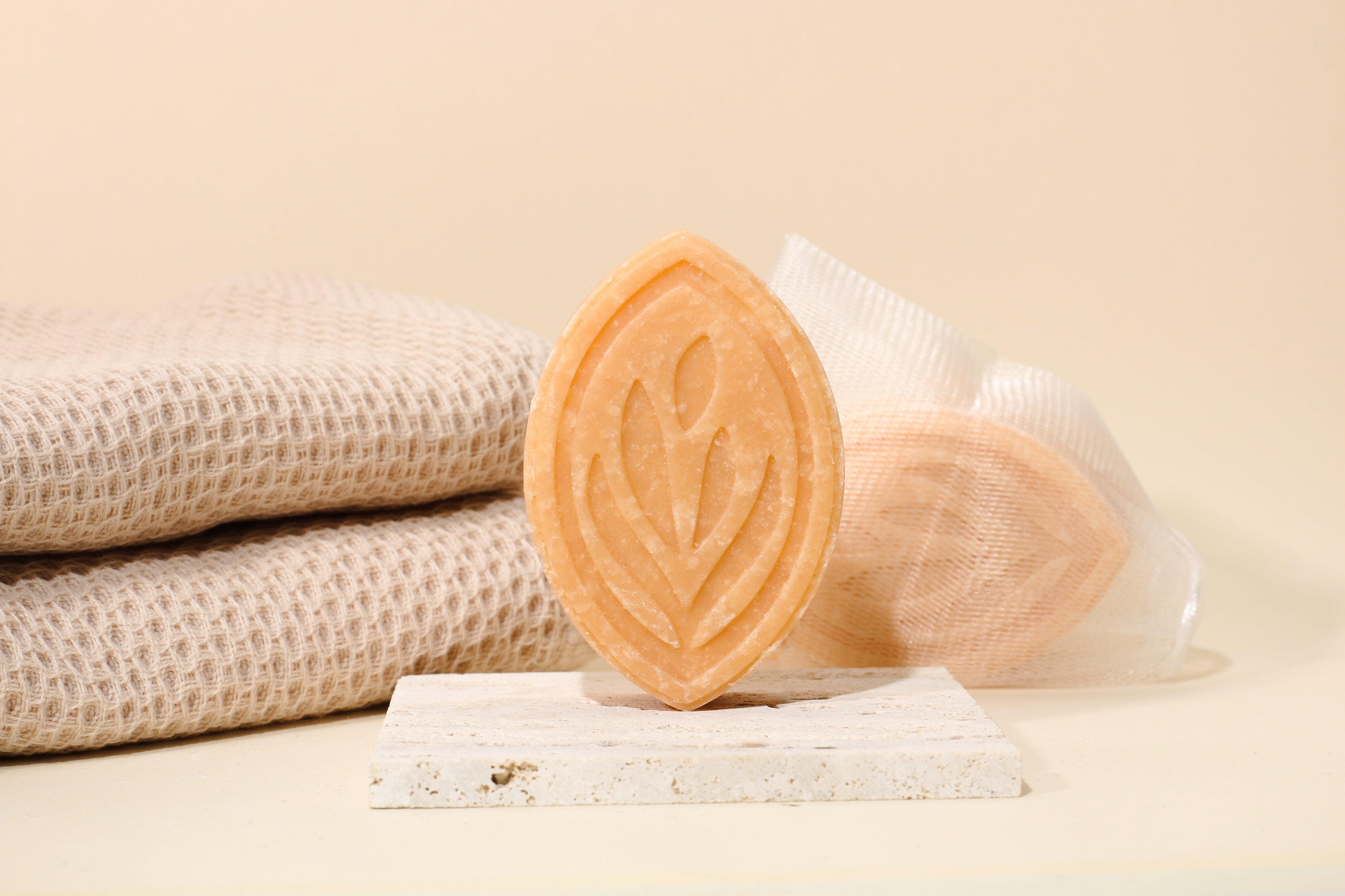Gentle scalp shampoo with natural oils, Best conditioning shampoo bar for frizzy hair, Shampoo that nourishes and softens hair, Natural shampoo bar that relieves scalp dryness, Vegan shampoo bar for all hair types